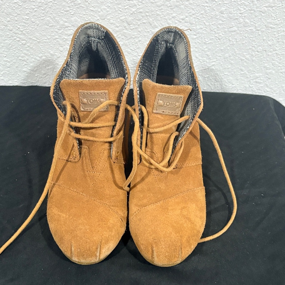 TOMS Women’s Brown Suede Chukka Boots